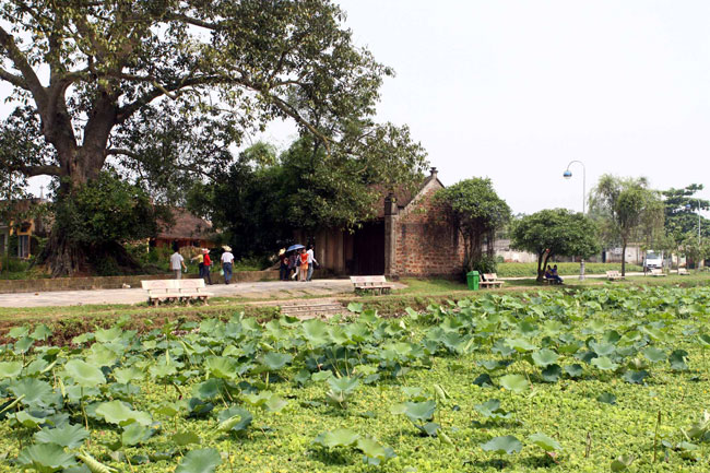 The charm of Duong Lam ancient village